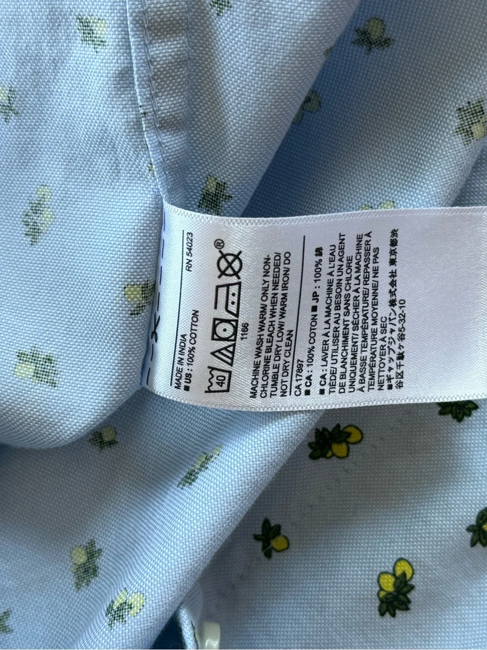 Banana Republic Untucked Fit button-down shirt lemon print M